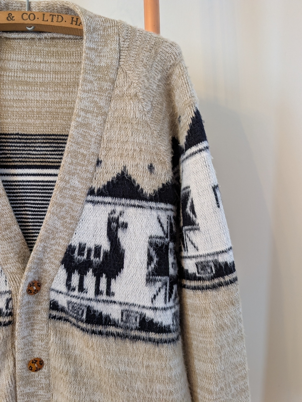 Unisex Handmade Peruvian Beige Patterned Button-Front Cardigan Sweater GORGEOUS - Picture 2 of 9